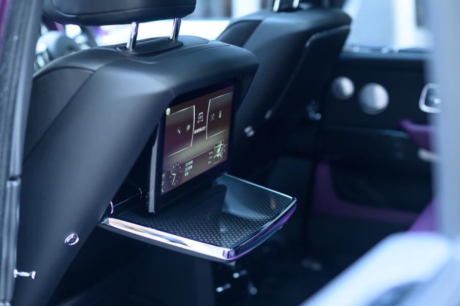 Интерьер Rolls-Royce Cullinan 2018 года  (JP) (фото 2 из 29)